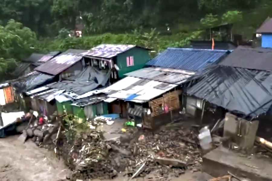 पश्चिम बंगाल में भूस्खलन से तबाही: दार्जिलिंग और मिरिक में 20 की मौत