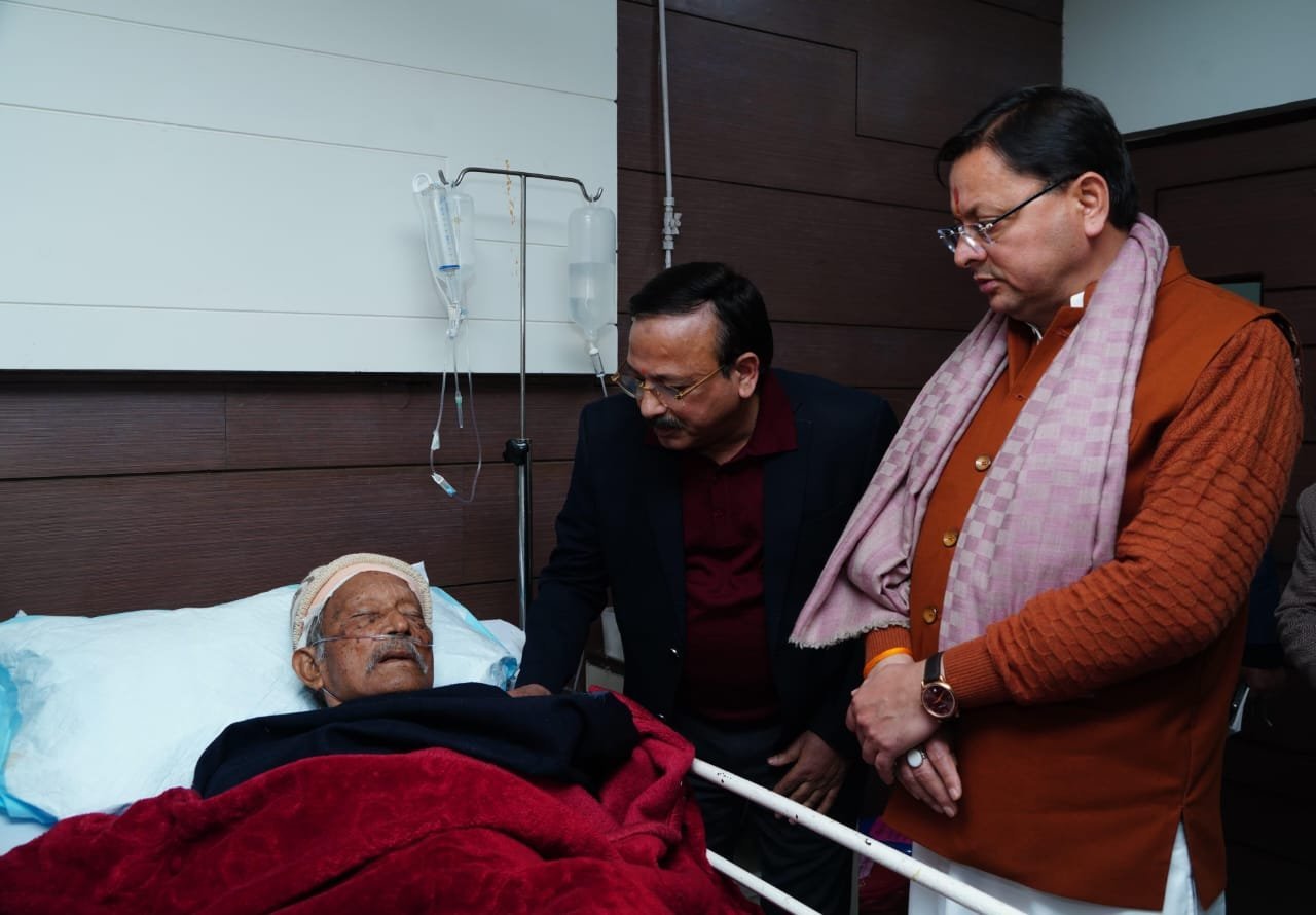 सीएम धामी ने CMI चिकित्सालय पहुंचकर पूर्व मुख्यमंत्री भुवन चंद्र खंडूरी का कुशलक्षेम जाना