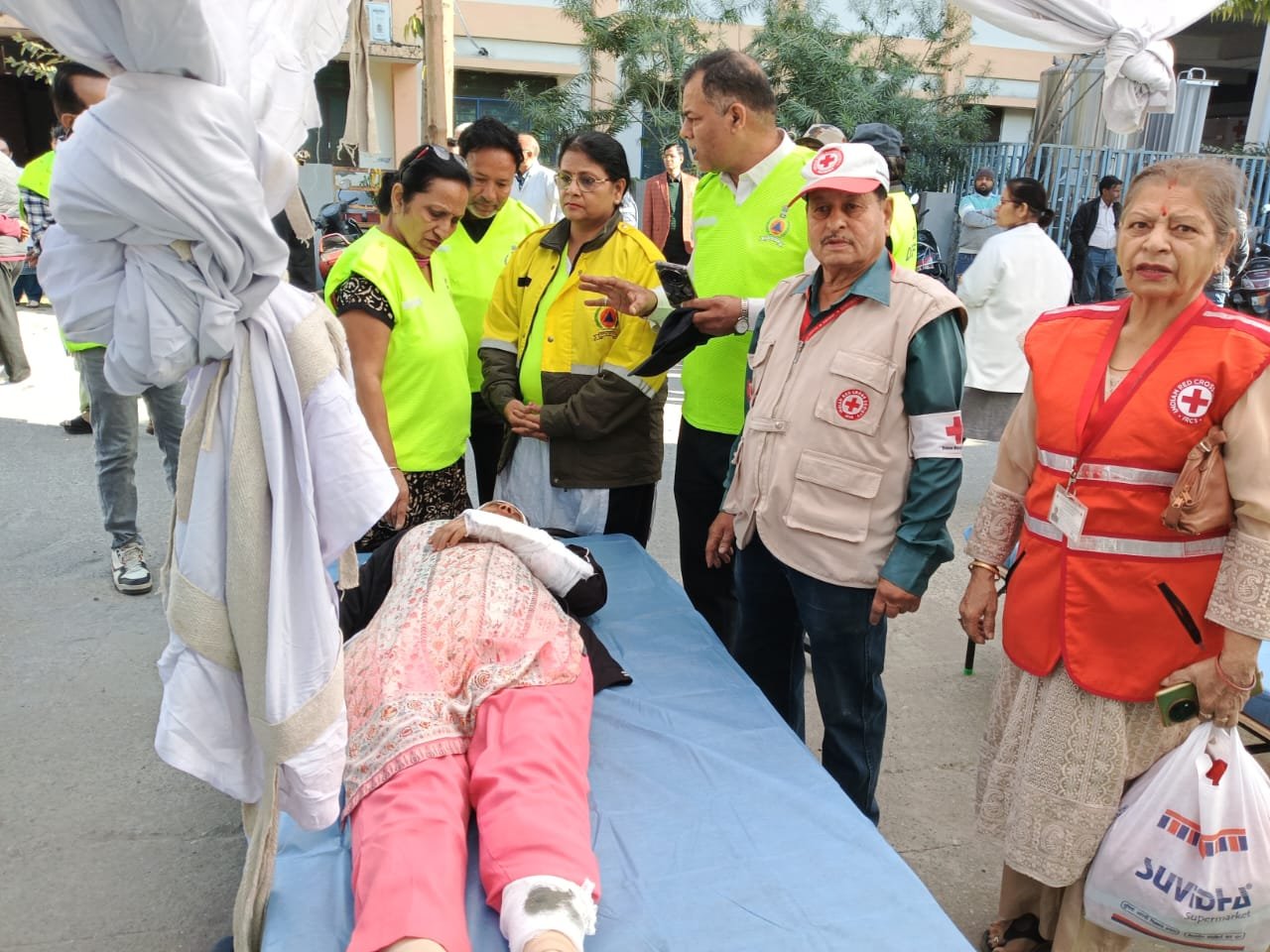 निदेशक नागरिक सुरक्षा एवं जिला मजिस्ट्रेट/नियंत्रक नागरिक सुरक्षा देहरादून के निर्देश पर भूकंप मॉक ड्रिल आयोजित